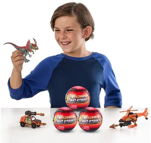 4894680019614 – Colis de 12 pcs : Zuru 5 Surprise Volcano Dino Strike 9 cm assorti en display – Grossiste jouets dinosaures à collectionner
