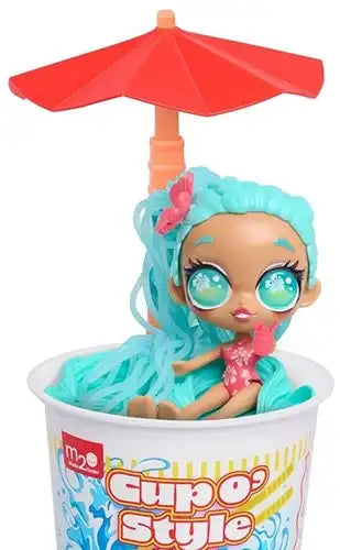 886144778124 – Lot revendeur de 6 Made 2 Order Cup o’Style Poupées 10 cm avec accessoires 9,5x12 cm assorties en présentoir (6) – Jouets officiels grossiste