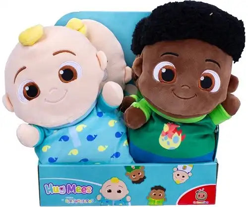 196566224032 – Cocomelon Hugmees Squishmallows Peluche 25cm 2 assortis in display (4) dispo Simcha.fr