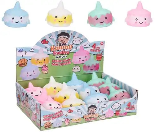 5038104657986 – Lot de 12 pcs Kawaii Foodiez Squishy Upside Down Cone Cupcake 8 cm 4 assortis en display – Grossiste jouets anti-stress