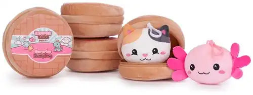 5038104494802 – Kawaii Kuties Peluche Dumpling Box + 2 Bagclips assortis 14 cm (colis de 8 pcs) dispo Simcha.fr