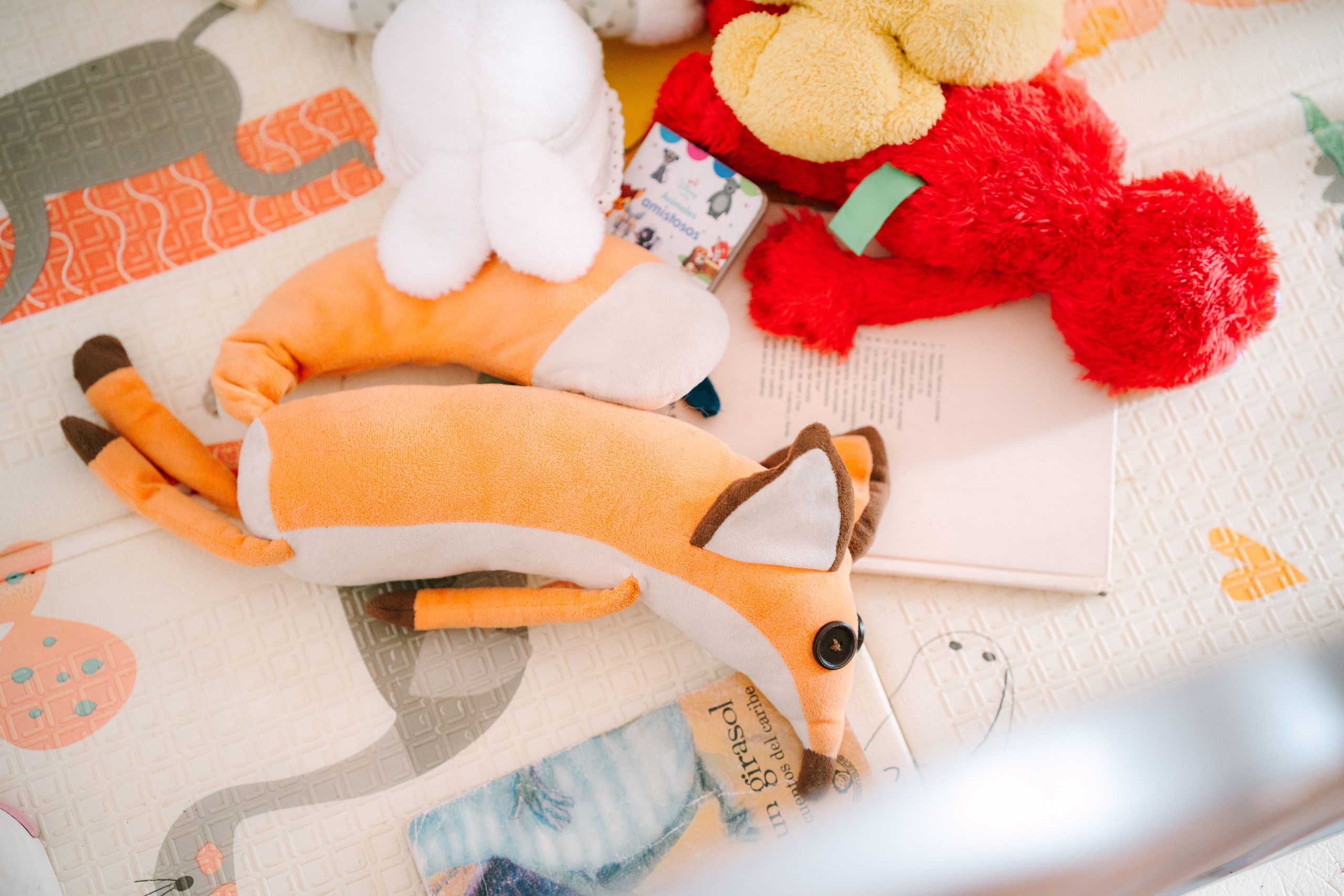 Collection peluches animaux tapis jeu enfants