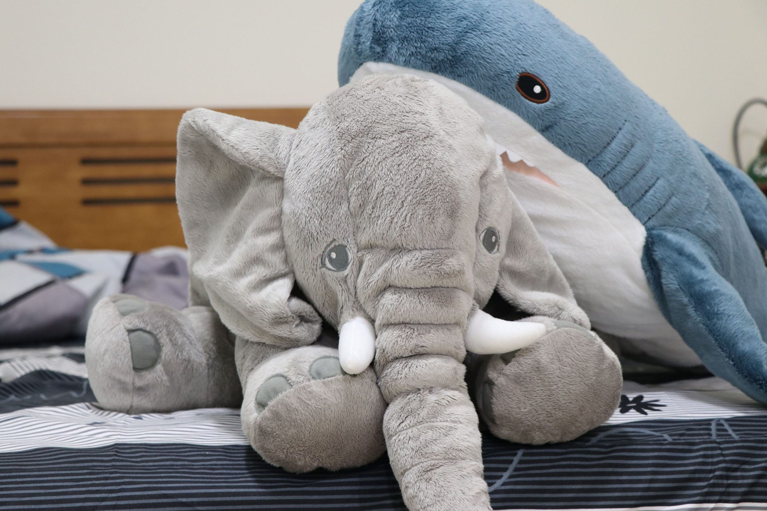 Peluches éléphant requin lit cosy enfance